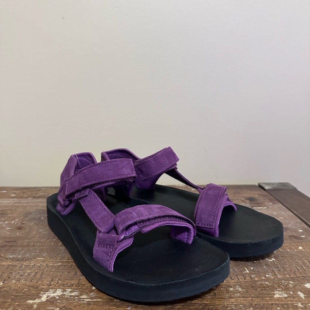 Teka Original Universal Premier Leather Dark Purple Strappy Sandals Wom size 10